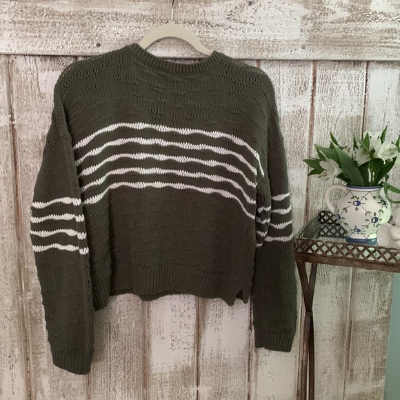 Cabi Scout Pullover - Picture 3 of 7